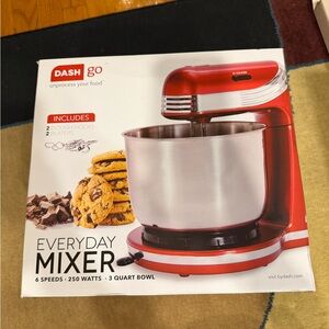 Dash Everyday Mixer in Red